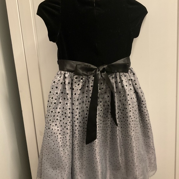2/$15 Girls Sz 8 sparkly formal dress - Picture 2 of 3